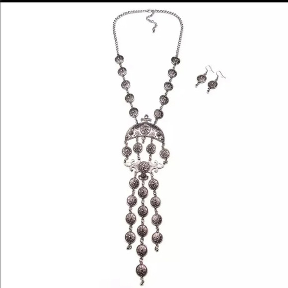 Fashion necklace  - Picture 1 of 3